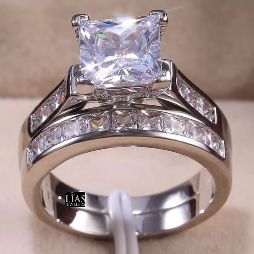 Brand New 18k White Gold  Wedding Ring Set